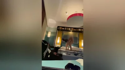 你这么骚你老公知道么肥臀的骚货人妻